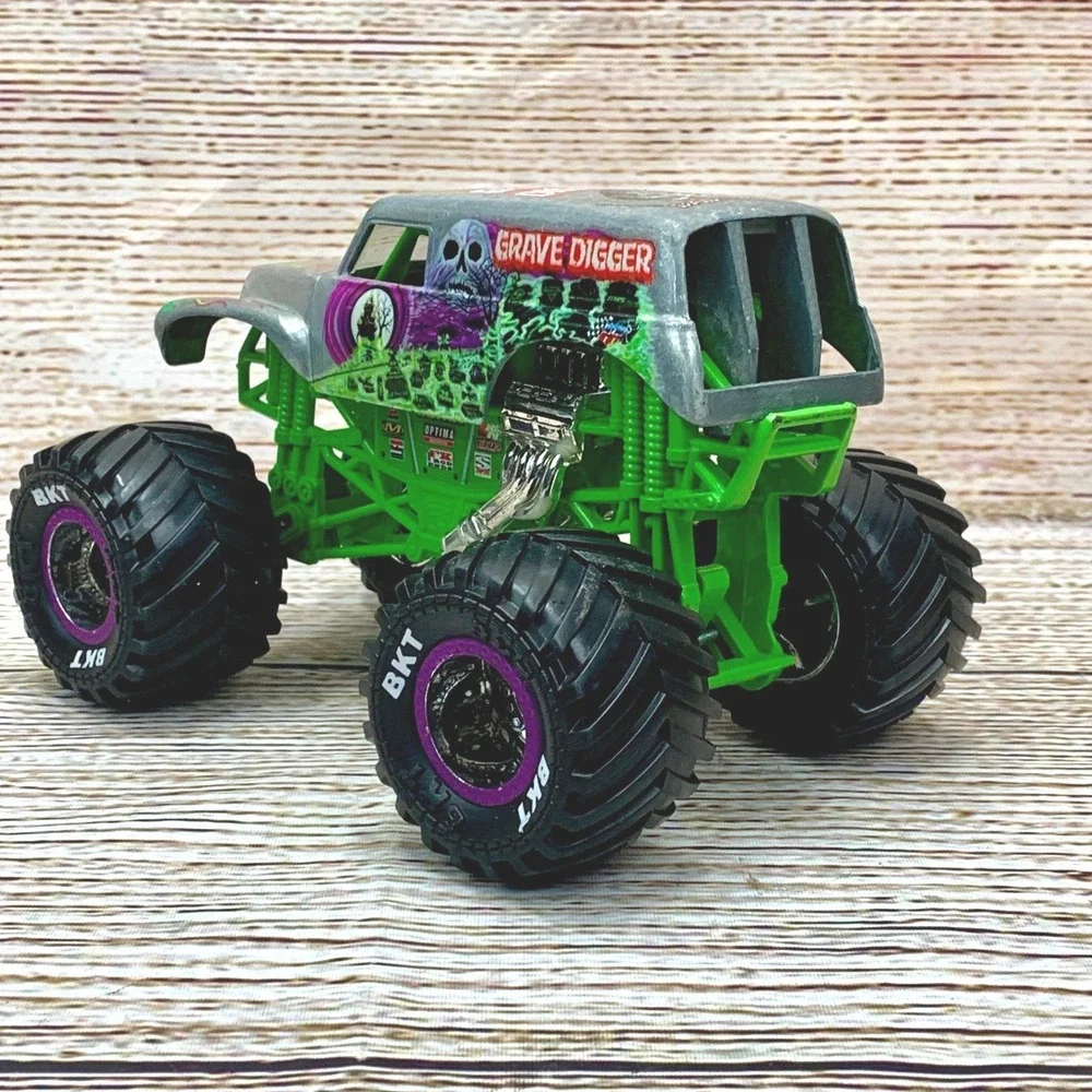 Grave Digger Monster Jam‎ Monster Truck 1:64 Large Toy Car Collectible